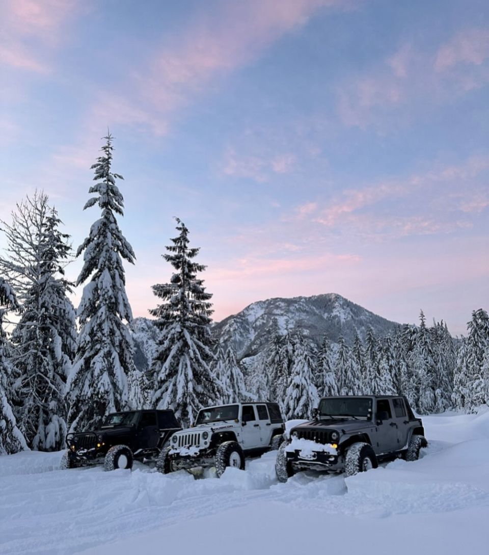 🏔️ Embrace the thrill of winter with a 4x4 adventure through the snow-covered mountain trails! ❄️ From conquering steep slopes to cruising through pristine powder, every turn brings a new breathtaking view. 🚙💨 Let's chase adrenaline and create memories that last a lifetime! #4x4Adventure #SnowMountains #OffRoadLife #jeep #jeeplife #adventurecali #california #mountains #snow #4x4  #trails